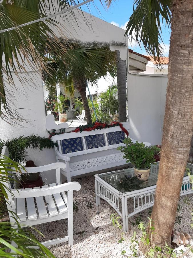 Palmita Hotel Hostel Oranjestad Exterior photo